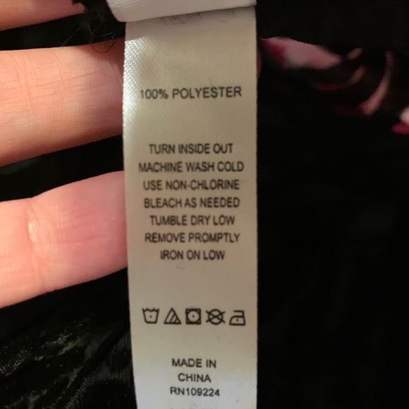 Must get rid of a few things I know longer wear. - Picture 5 of 5